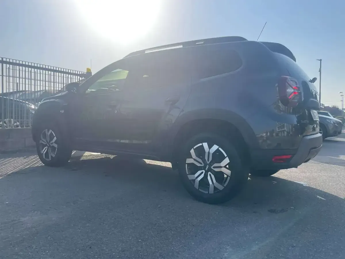 Usata Dacia Duster Journey 101 CV (74 kW) 2023 Grigio SUV