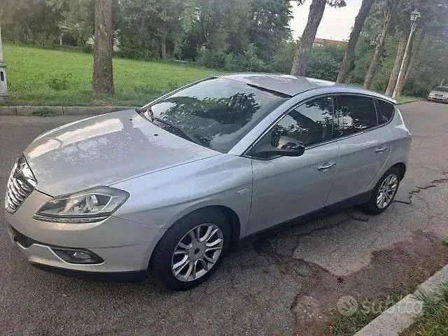 Usata Lancia Delta Gold 120 CV (88 kW) 2013 Grigio Utilitaria