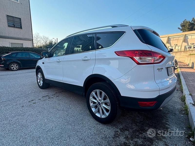 Usata Ford Kuga Titanium 150 CV (110 kW) 2016 Bianco SUV