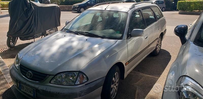 Usata Toyota Avensis 2000 Grigio Station wagon