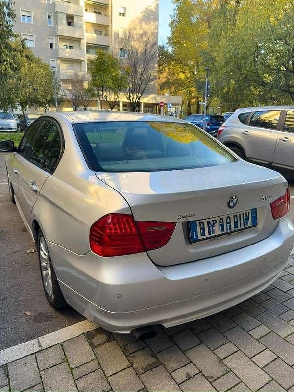 Usata BMW 318 143 CV (105 kW) 2009 Grigio Berlina