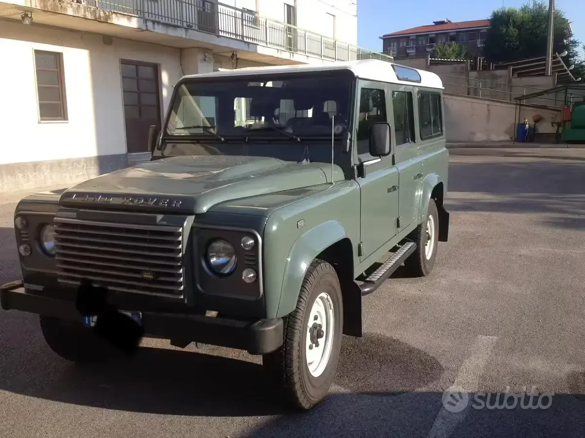 Usata Land Rover Defender SE 122 CV (89 kW) 2009 Verde Station wagon