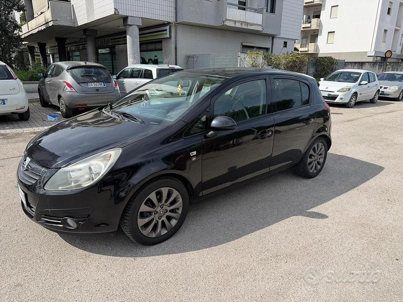 Usata Opel Corsa 85 CV (62 kW) 2011 Nero Utilitaria