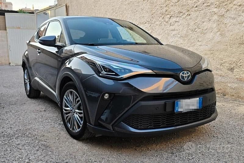 Grigio Usata 2023 Toyota C-HR Lounge SUV | 21.900 € (Ottimo prezzo) - Immagine 1/4
