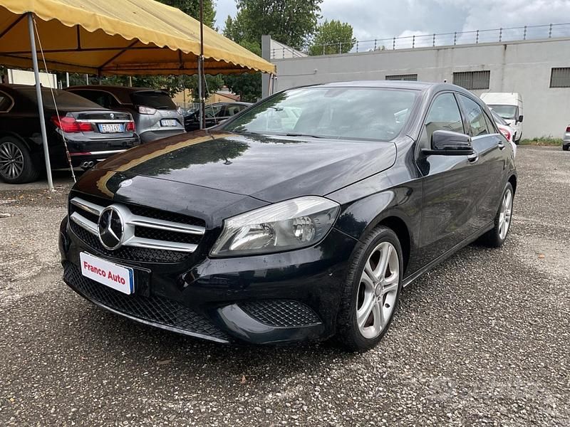 Nero Usata 2014 Mercedes A180 Tre volumi | 13.500 € (Buon prezzo) - Immagine 1/4