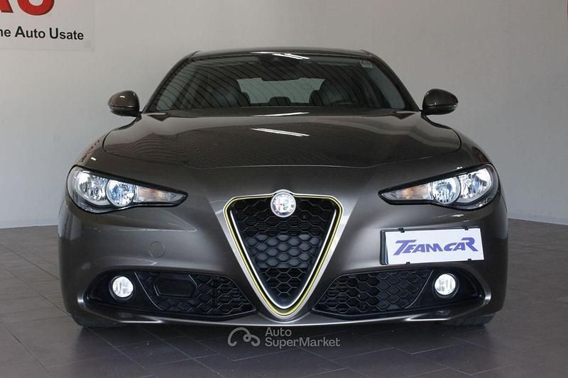 Usata Alfa Romeo Giulia Super 150 CV (110 kW) 2017 Grigio(met.) Berlina