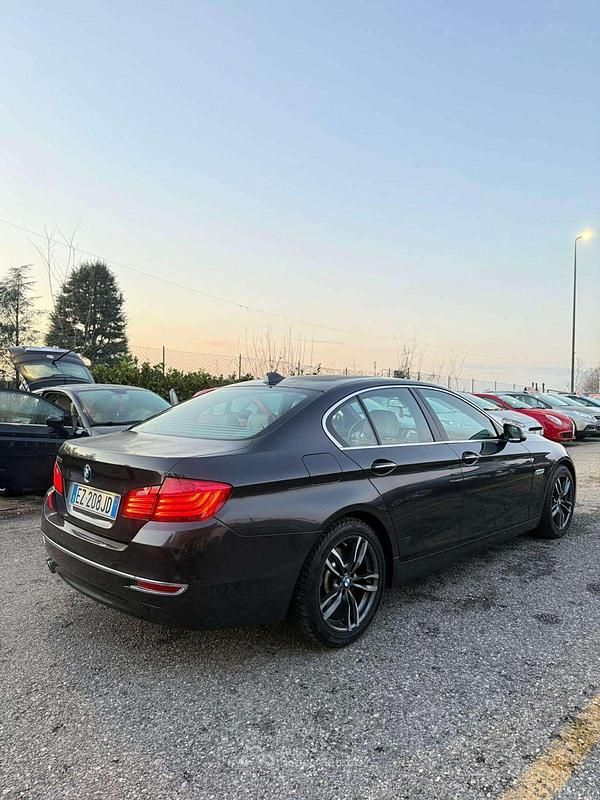 Usata BMW 520 Luxury Line 184 CV (135 kW) 2015 Nero Berlina