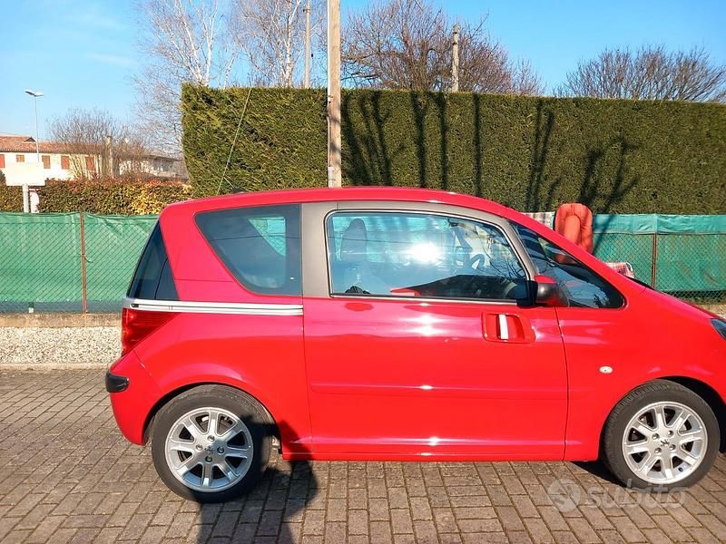 Usata Peugeot 1007 70 CV (51 kW) 2006 Rosso Monovolume