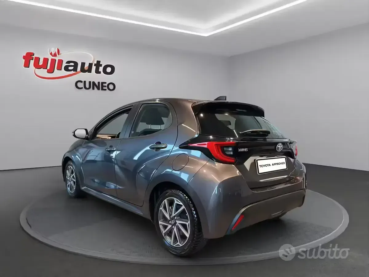 Usata Toyota Yaris Hybrid Trend 116 CV (85 kW) 2022 Dark grey met Utilitaria