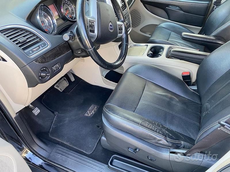 Usata Lancia Voyager 177 CV (130 kW) 2014 Nero Monovolume