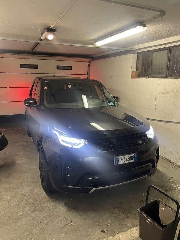Usata Land Rover Discovery 5 HSE Luxury 241 CV (177 kW) 2018 Nero SUV