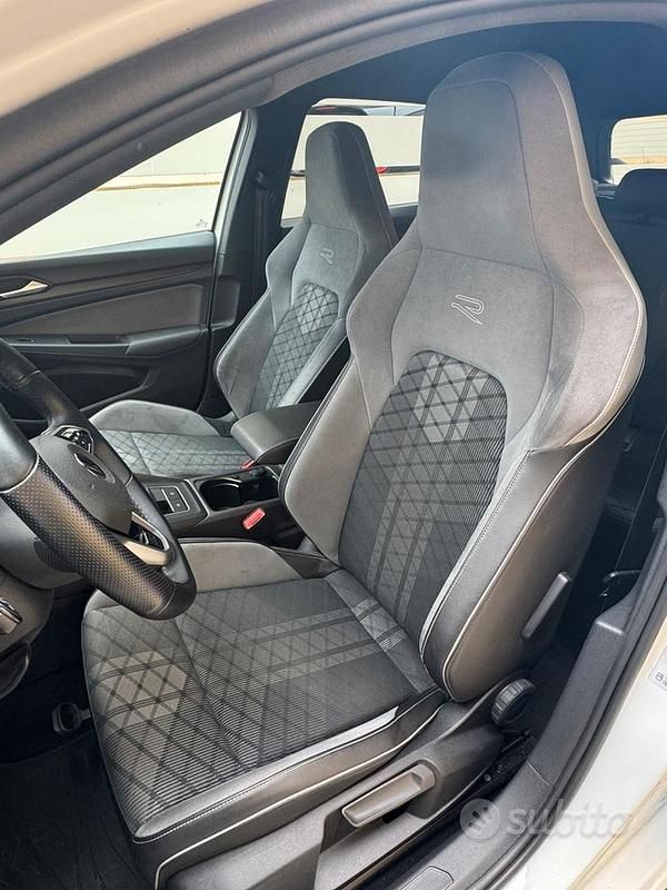 Usata VW Golf VIII R-line 131 CV (96 kW) 2020 Bianco Berlina