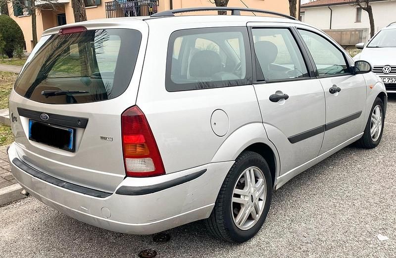 Usata Ford Focus 2004 Grigio Station wagon