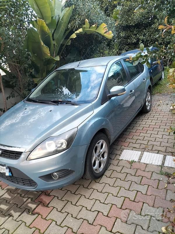 Usata Ford Focus 116 CV (85 kW) 2010 Blu Berlina