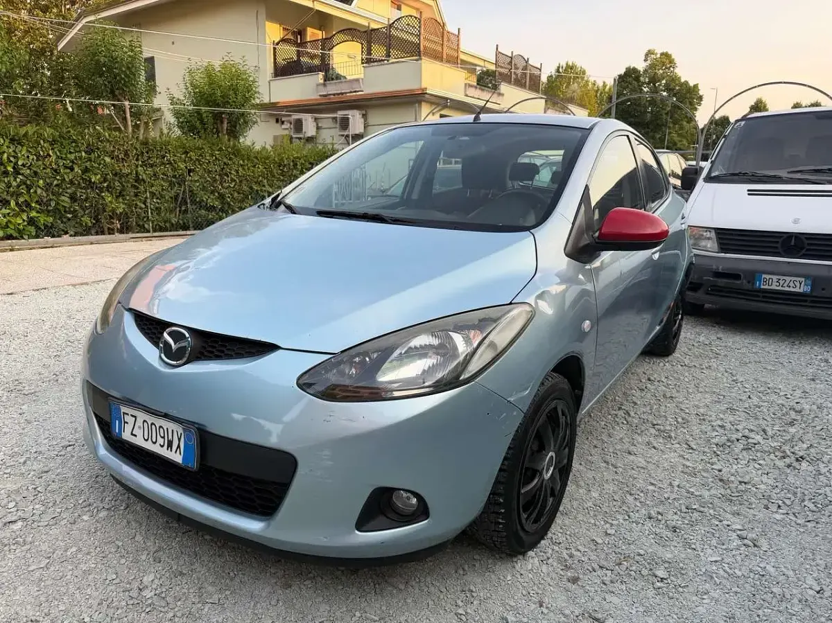 Usata Mazda 2 75 CV (55 kW) 2007 Blu Utilitaria