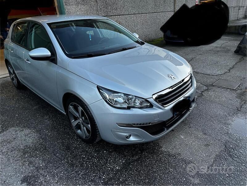 Grigio Usata 2017 Peugeot 308 Tre volumi | 9200 € (Buon prezzo) - Immagine 1/4
