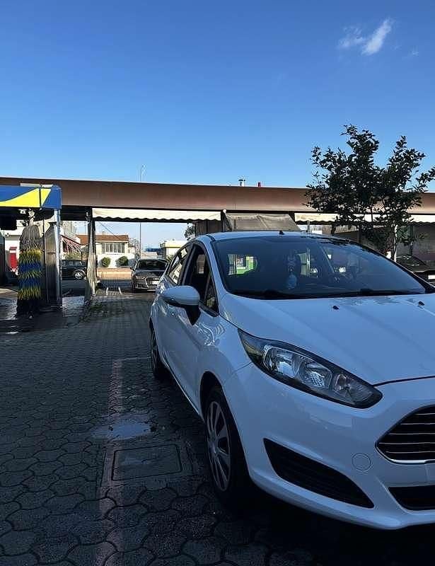 Usata Ford Fiesta 60 CV (44 kW) 2015 Berlina