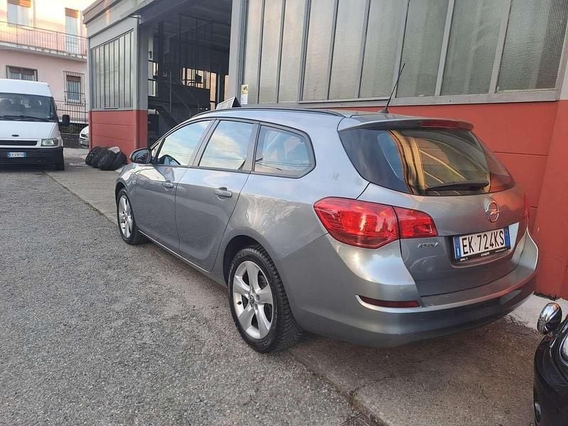 Usata Opel Astra Sport 101 CV (74 kW) 2012 Other Station wagon