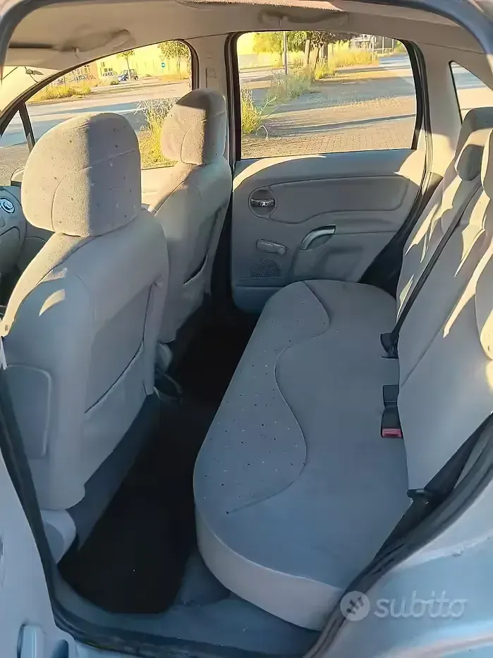 Usata Citroën C3 68 CV (50 kW) 2005 Grigio Berlina