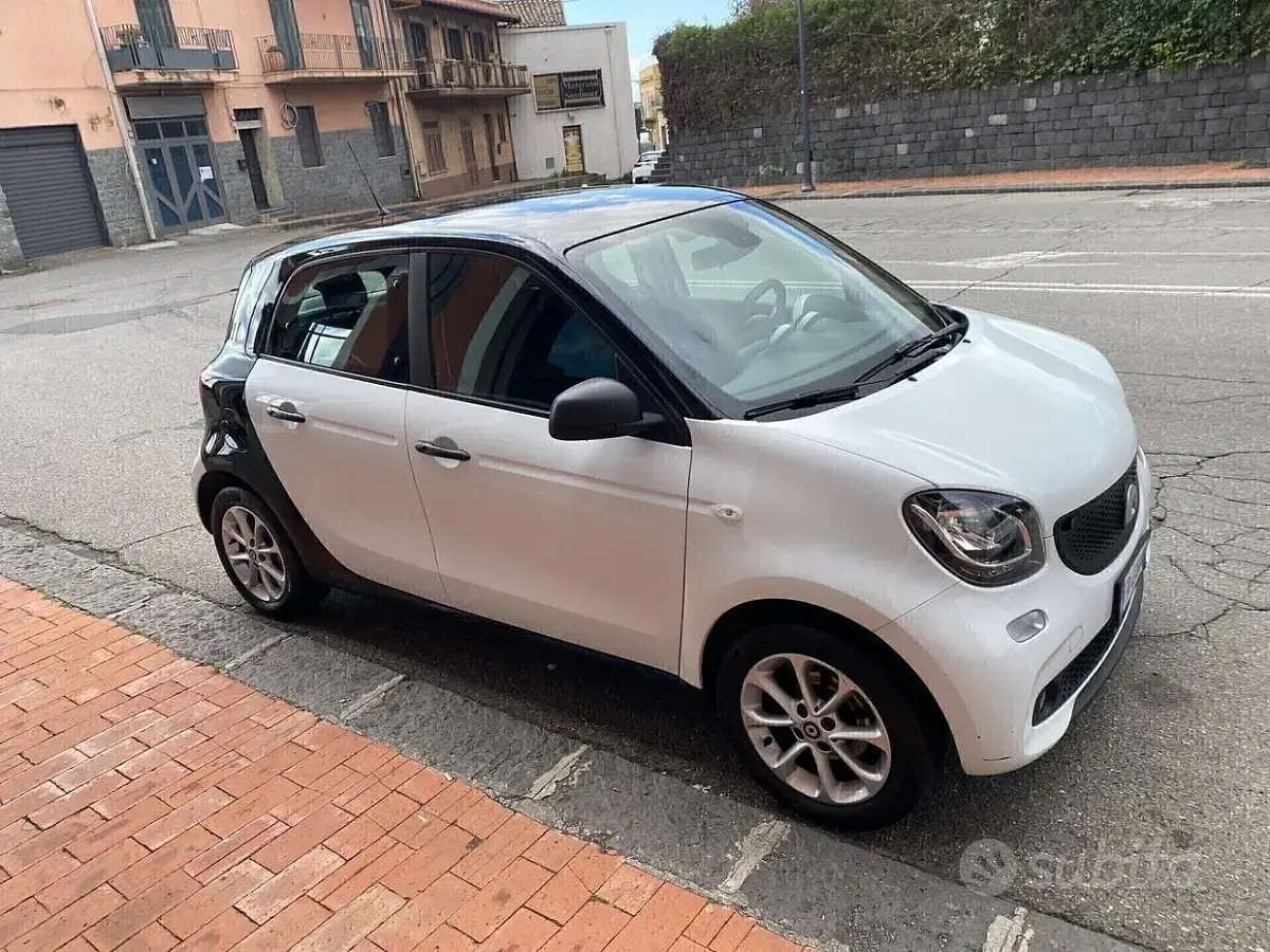 Usata Smart ForFour 71 CV (52 kW) 2018 Bianco Utilitaria