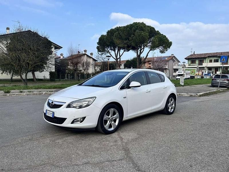 Usata Opel Astra Cosmo 163 CV (119 kW) 2011 Berlina