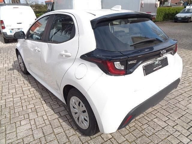 Usata Toyota Yaris Active 72 CV (52 kW) 2023 Bianco Utilitaria