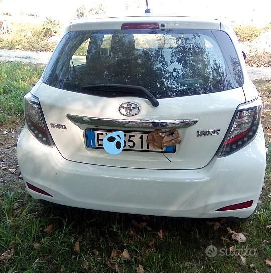 Second-hand Toyota Yaris 69 CP (50 kW) 2014 Alb Berlinǎ