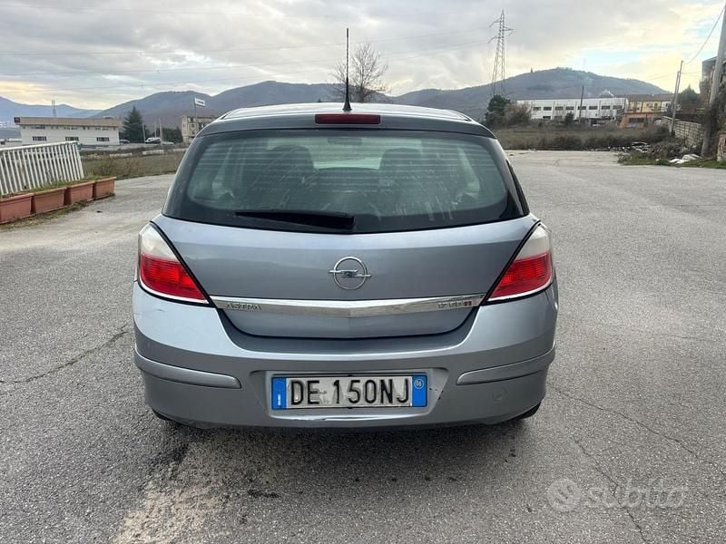 Usata Opel Astra Cosmo 101 CV (74 kW) 2006 Blu Berlina