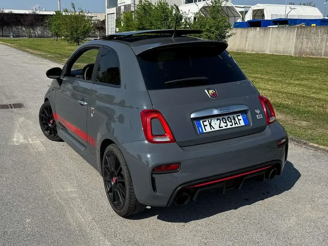 Usata Abarth 695 165 CV (121 kW) 2017 Grigio Utilitaria
