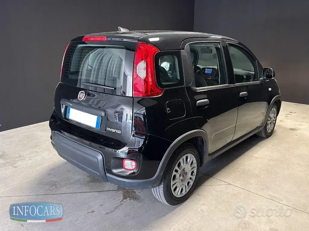 Usata Fiat Panda 69 CV (50 kW) 2023 Nero pastello Utilitaria