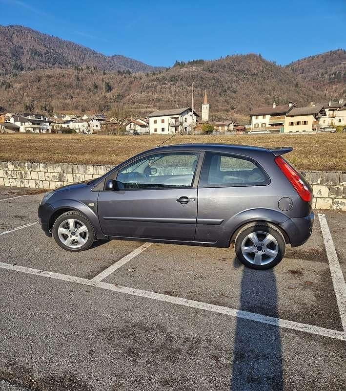 Usata Ford Fiesta Titanium 68 CV (50 kW) 2007 Berlina