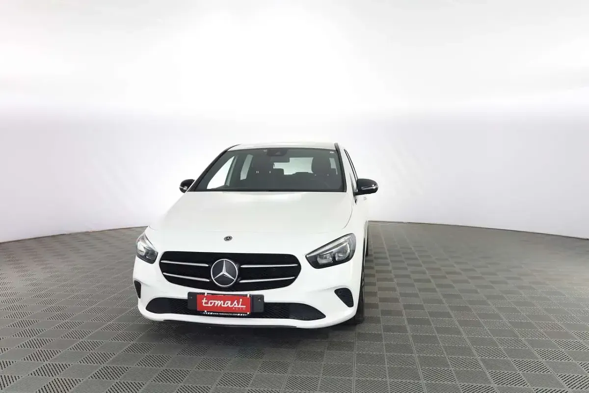 Usata Mercedes B200 150 CV (110 kW) 2020 Bianco polare Utilitaria