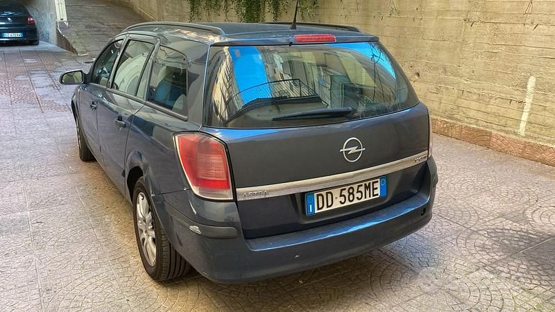 Usata Opel Astra 60 CV (44 kW) 2006 Blu Station wagon