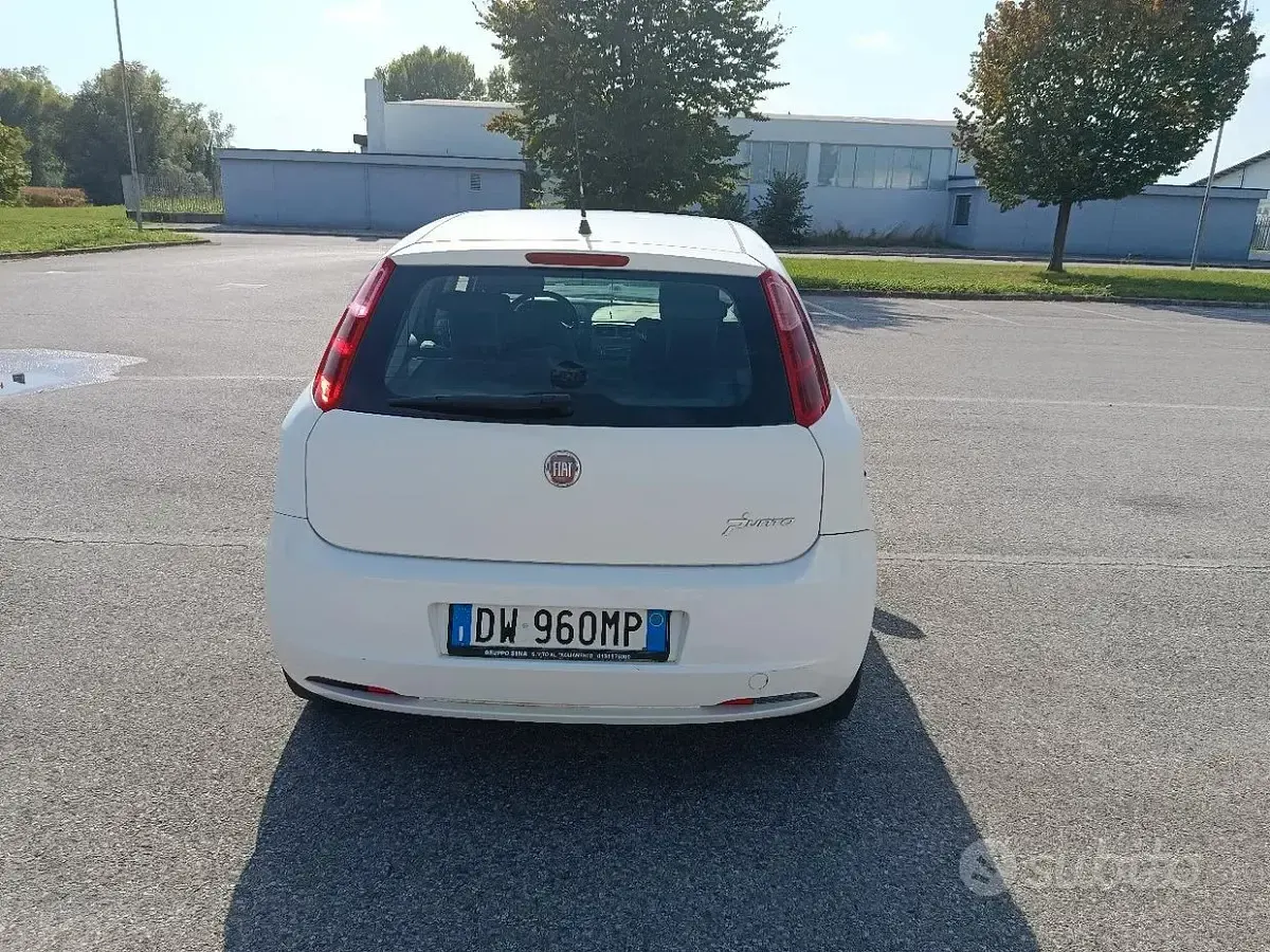 Usata Fiat Grande Punto 65 CV (47 kW) 2009 Bianco Utilitaria