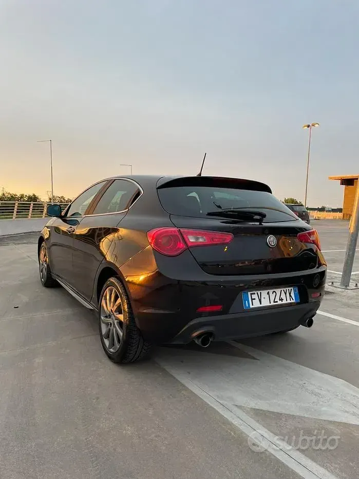 Usata Alfa Romeo Giulietta 140 CV (102 kW) 2012 Nero Utilitaria