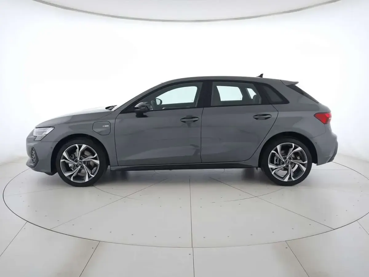 Nuova Audi A3 S-Line 204 CV (150 kW) 2026 Grigio daytona perlato Berlina
