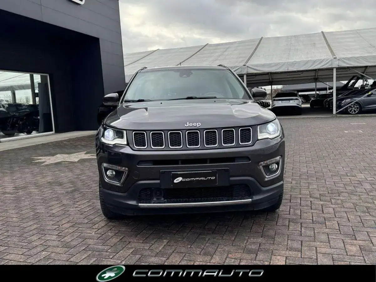 Usata Jeep Compass Limited 140 CV (102 kW) 2018 Grigio scuro SUV