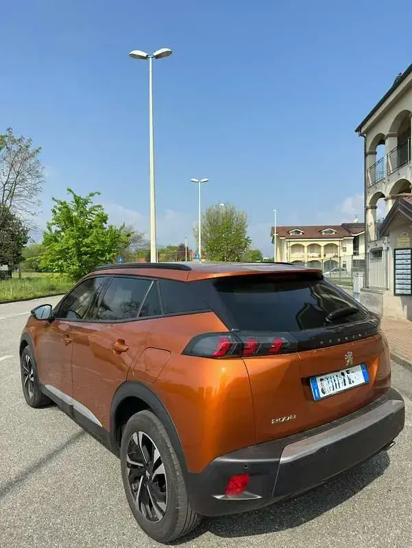 Używany Peugeot 2008 Allure 110 KM (80 kW) 2021 SUV