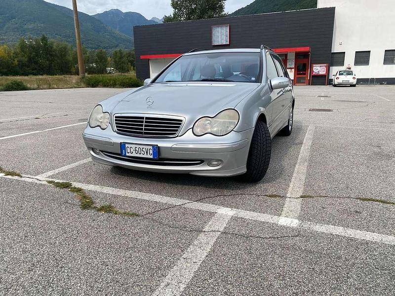 Argento Usata 2003 Mercedes C200 Avantgarde Station wagon | 2900 € (Buon prezzo) - Immagine 1/4