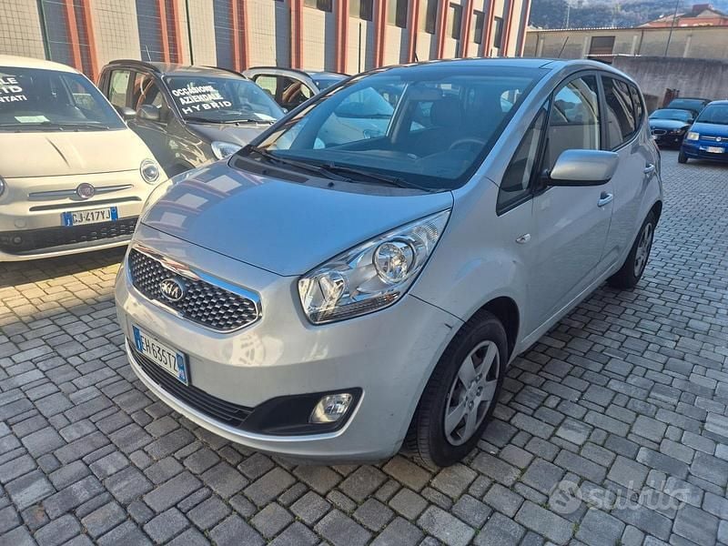 Usata Kia Venga 89 CV (65 kW) 2011 Grigio Utilitaria