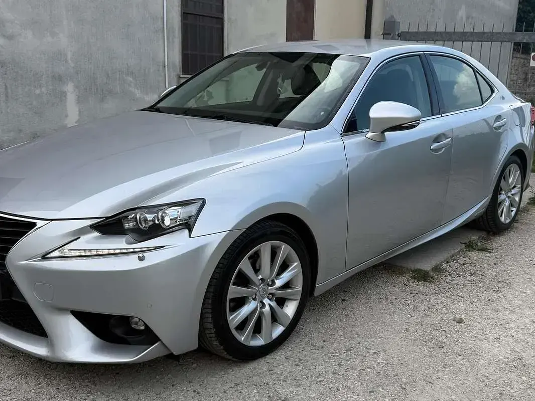 Usata Lexus IS300h Executive Line 181 CV (133 kW) 2014 Argento Berlina