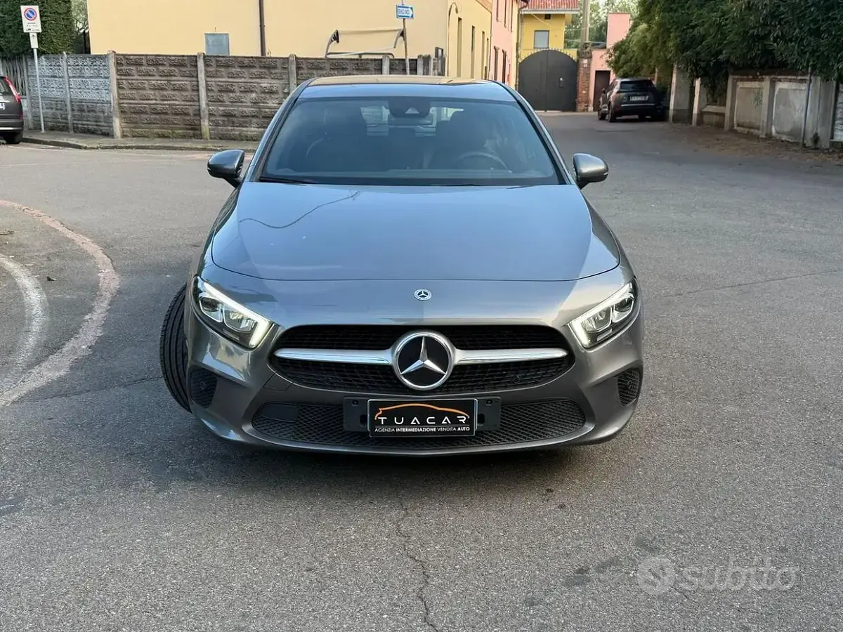 Usata Mercedes A180 136 CV (100 kW) 2022 Grigio Berlina