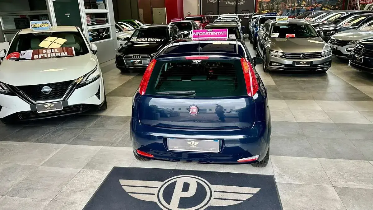 Usata Fiat Punto Street 95 CV (69 kW) 2018 Blu scuro Utilitaria