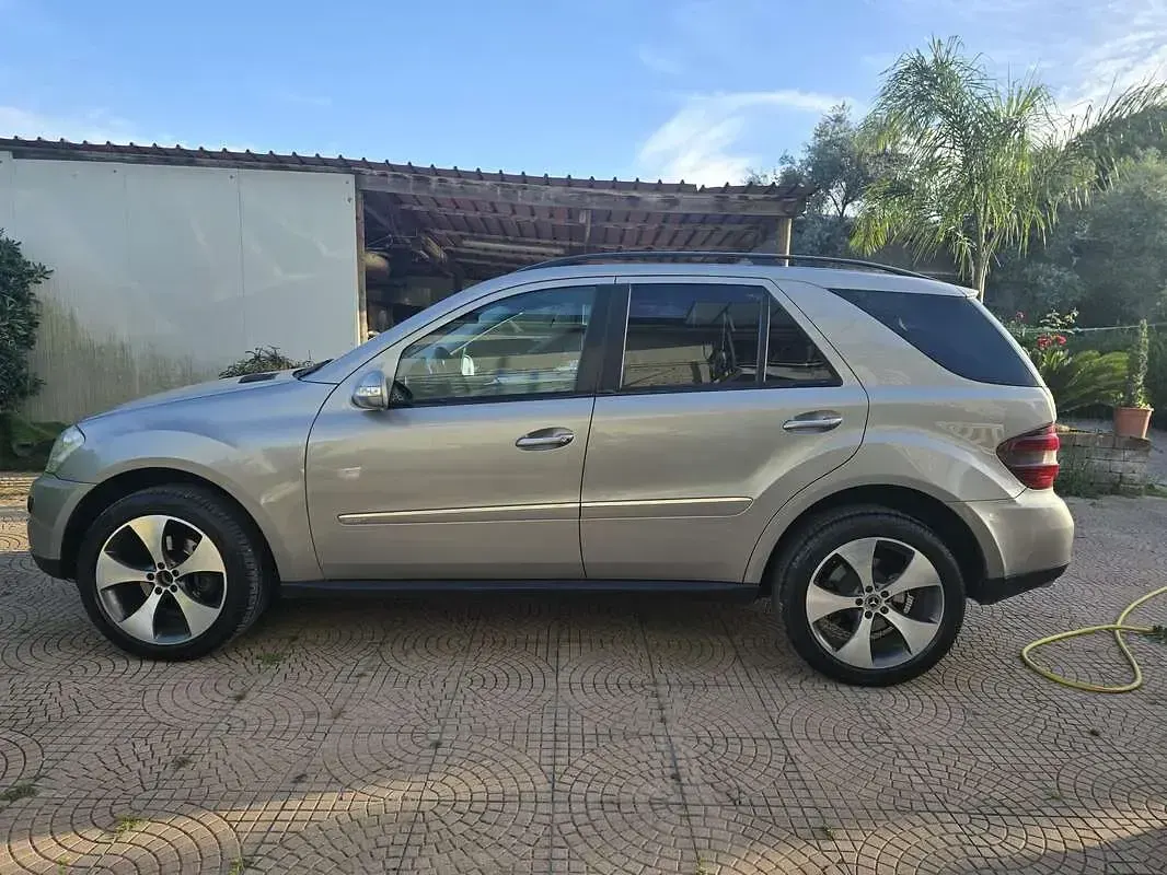 Usata Mercedes ML320 224 CV (164 kW) 2008 Grigio SUV