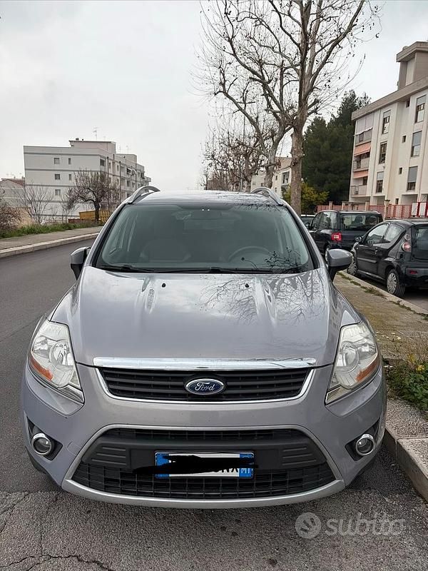 Usata Ford Kuga 140 CV (102 kW) 2012 Grigio SUV