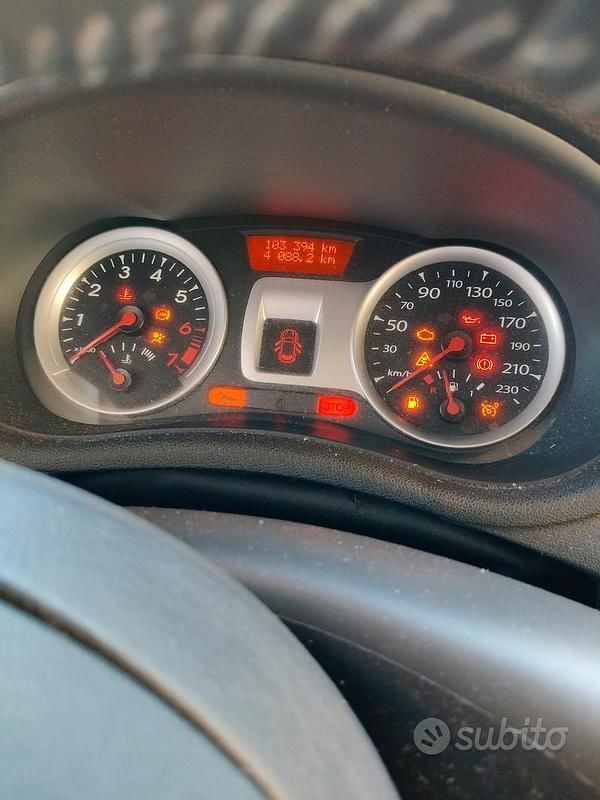 Usata Renault Clio II 48 CV (35 kW) 2010 Nero Utilitaria