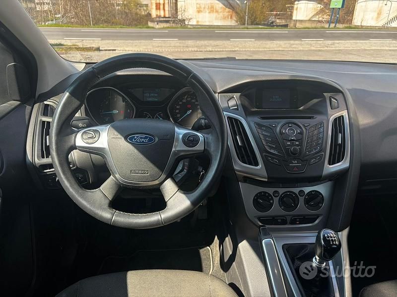 Usata Ford Focus 115 CV (84 kW) 2012 Grigio Station wagon