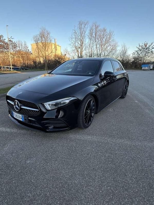 Usata Mercedes A180 Premium 116 CV (85 kW) 2019 Nero Berlina