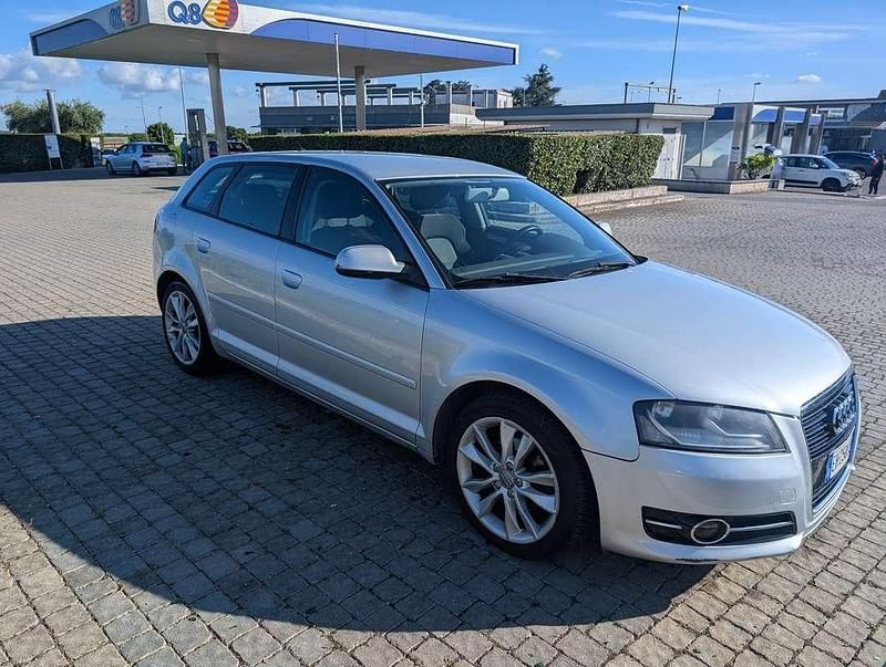 Usata Audi A3 Attraction 105 CV (77 kW) 2011 Argento Utilitaria