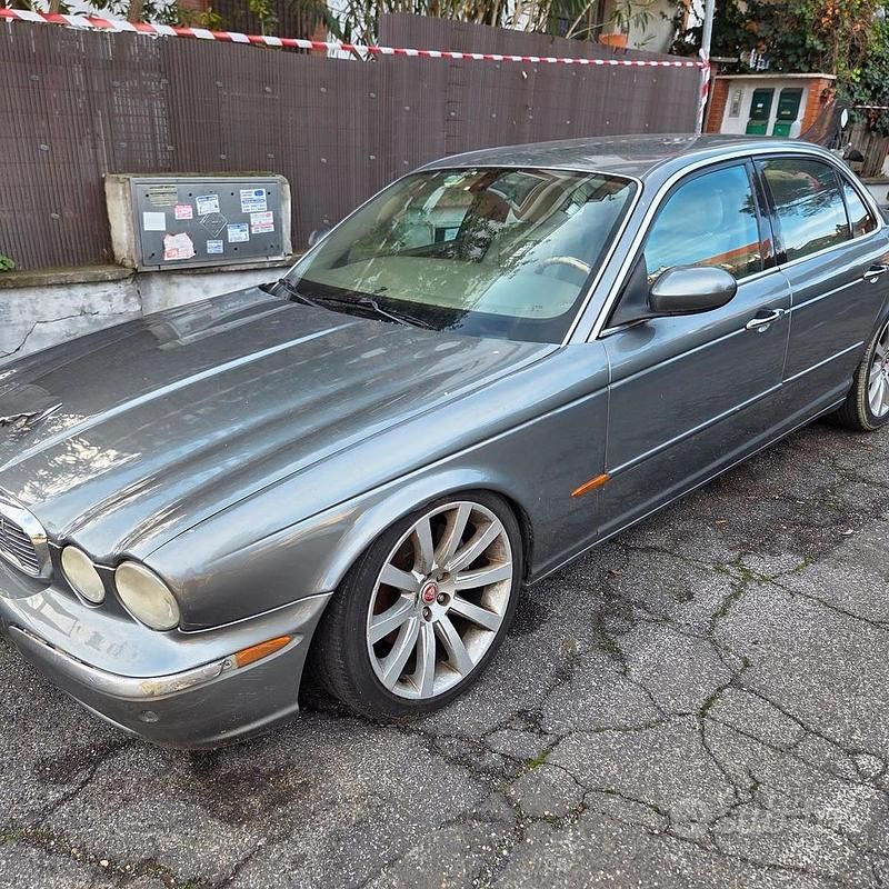 Usata Jaguar XJ8 2004 Grigio Berlina